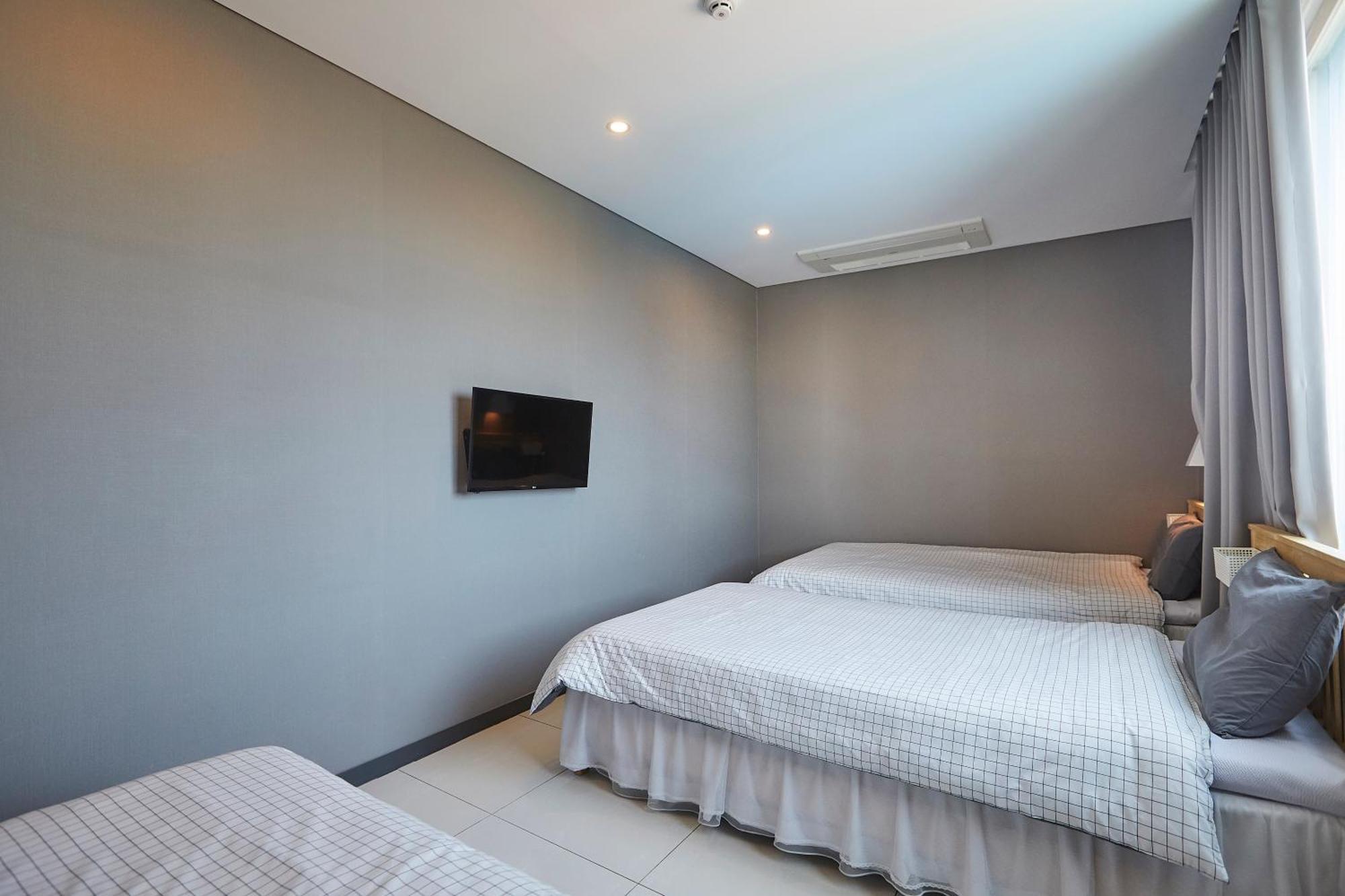 Red-Lighthouse Guest House Sokcho Habitación foto