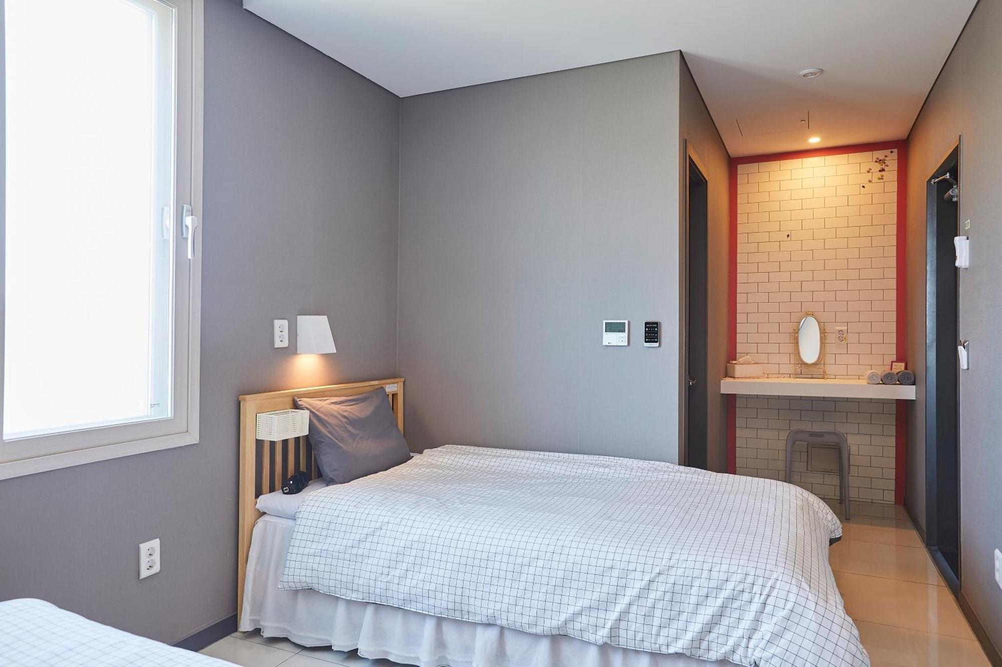 Red-Lighthouse Guest House Sokcho Habitación foto
